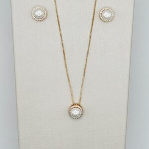 Earring and necklace set with pearl and zirconia 18K gold plated.