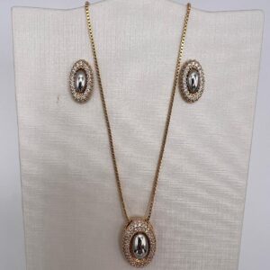 Earring and necklace set with zirconias and double 18k gold plating.
