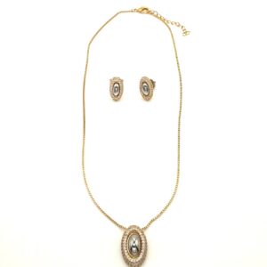 Earring and necklace set with zirconias and double 18k gold plating.
